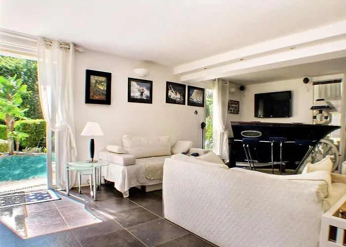 Hamman Sauna Piscine 9 *